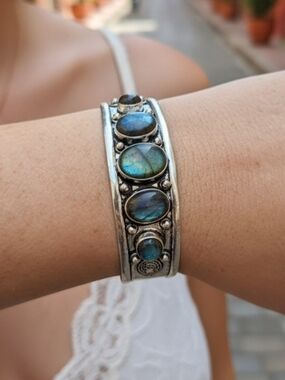 ✨️NWOT! Sterling Silver Labradorite Cuff Bracelet - Iridescent Blue-Green!
